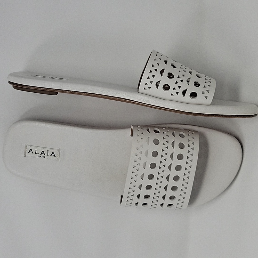 Alaia Ladies Perforated Flat Sandal Size 42 White GUC